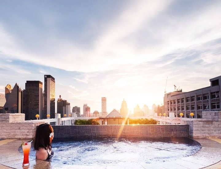 zenith-sukhumvit-hotel-all-in-one-pool-shot